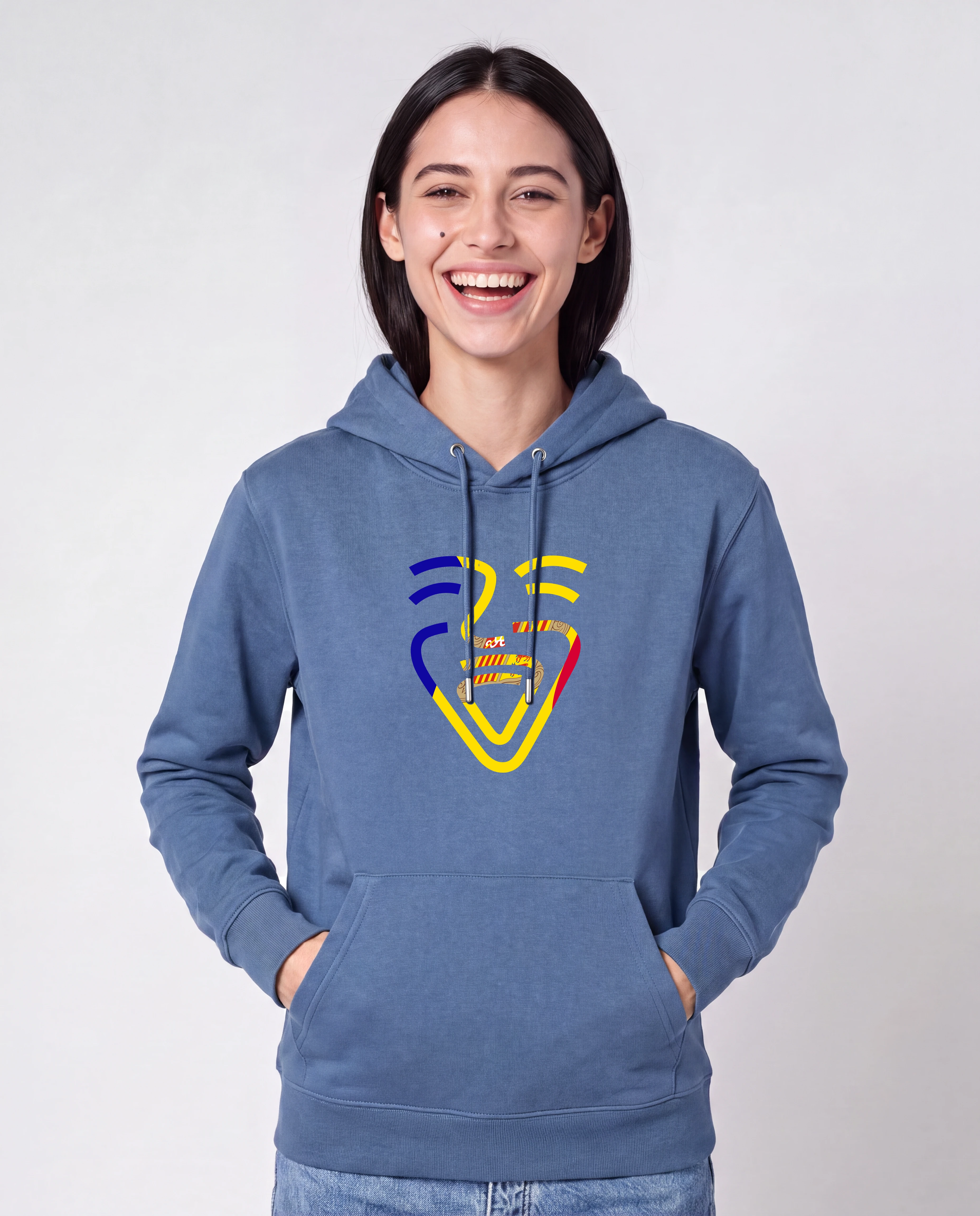 Andorra Hoodie in Bright Blue, Model Frau, Hände in den Taschen