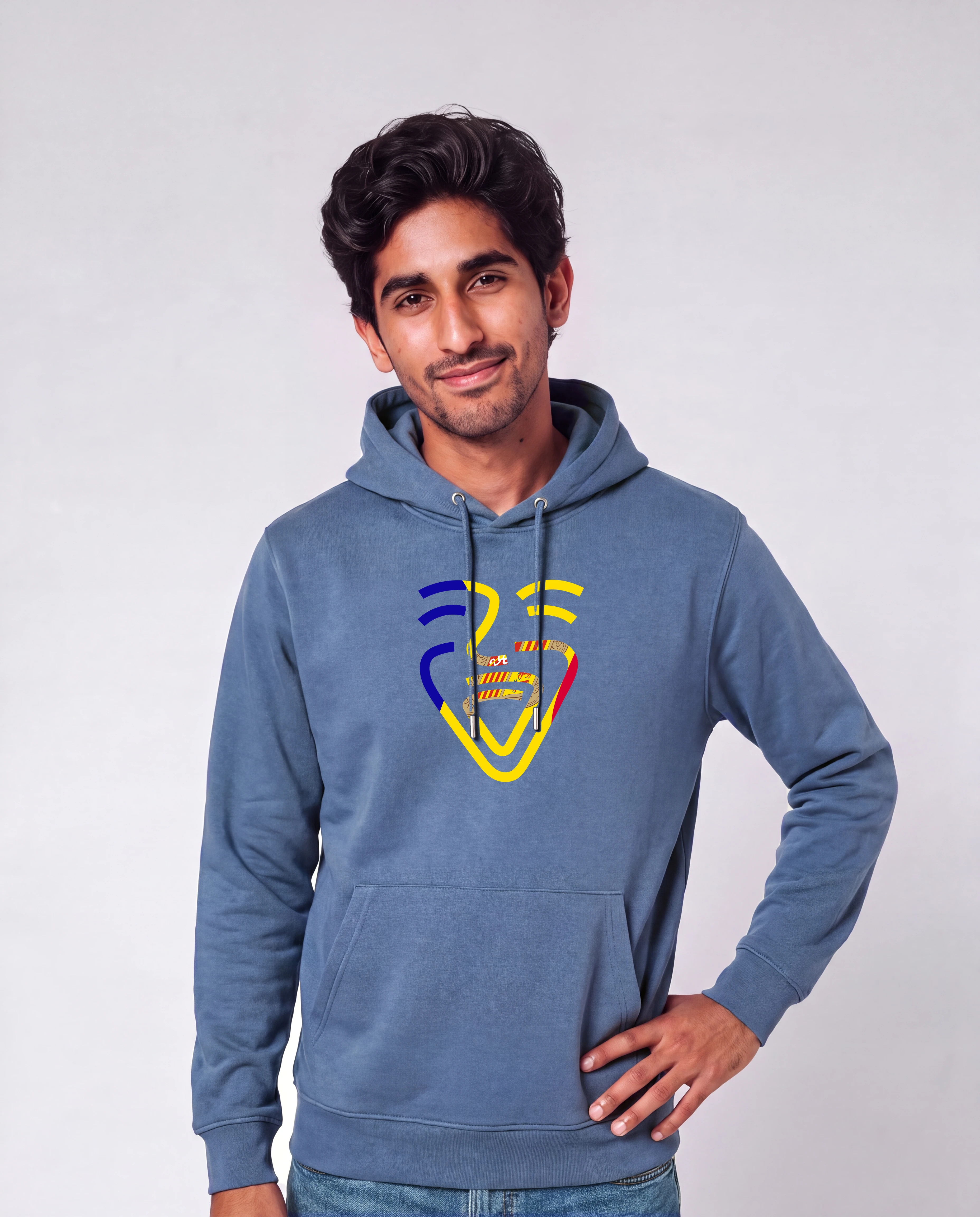 Andorra Hoodie in Bright Blue, Model Mann, Hand an der Hüfte