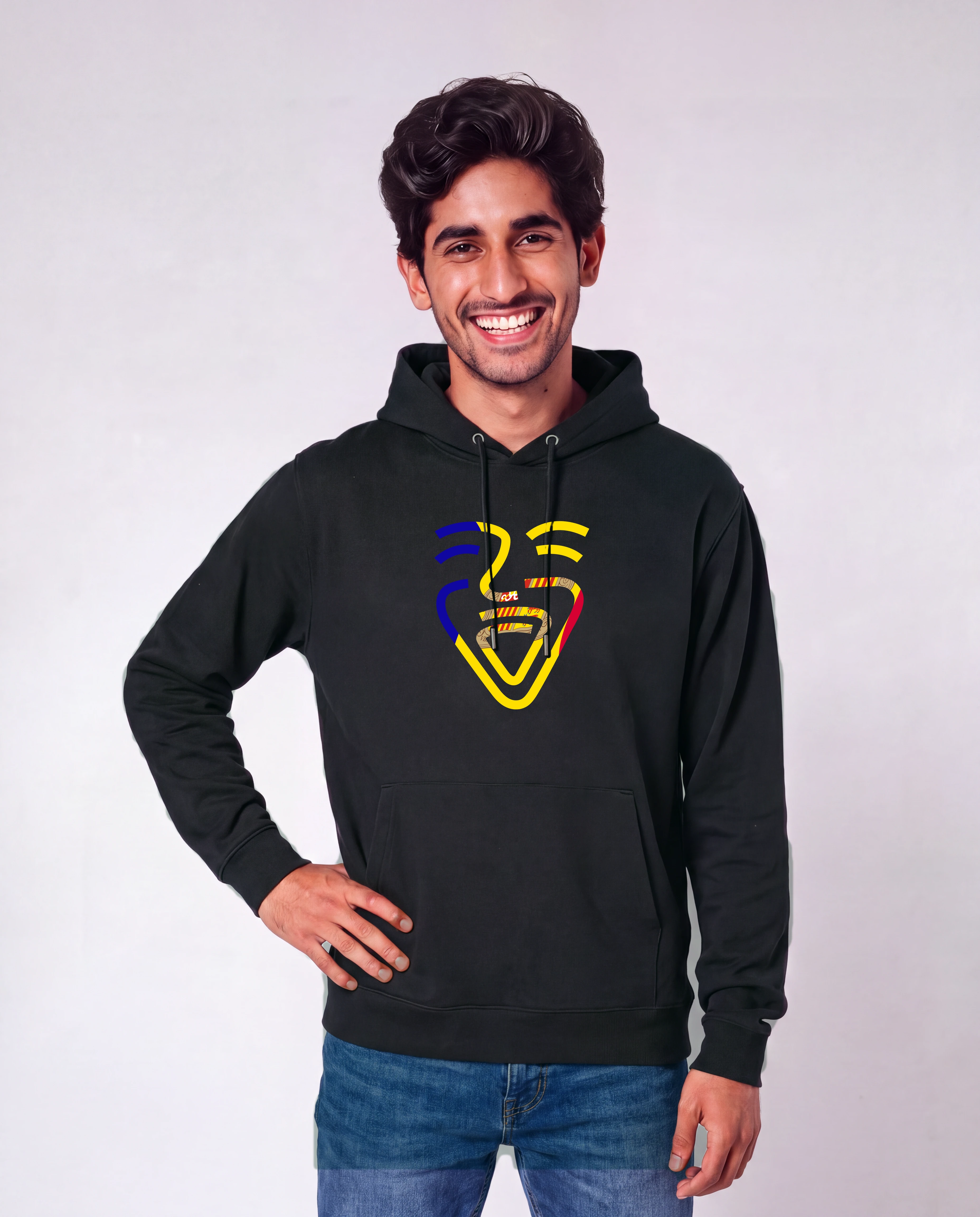 Andorra Hoodie in Schwarz, Model Mann, Hand an der Hüfte