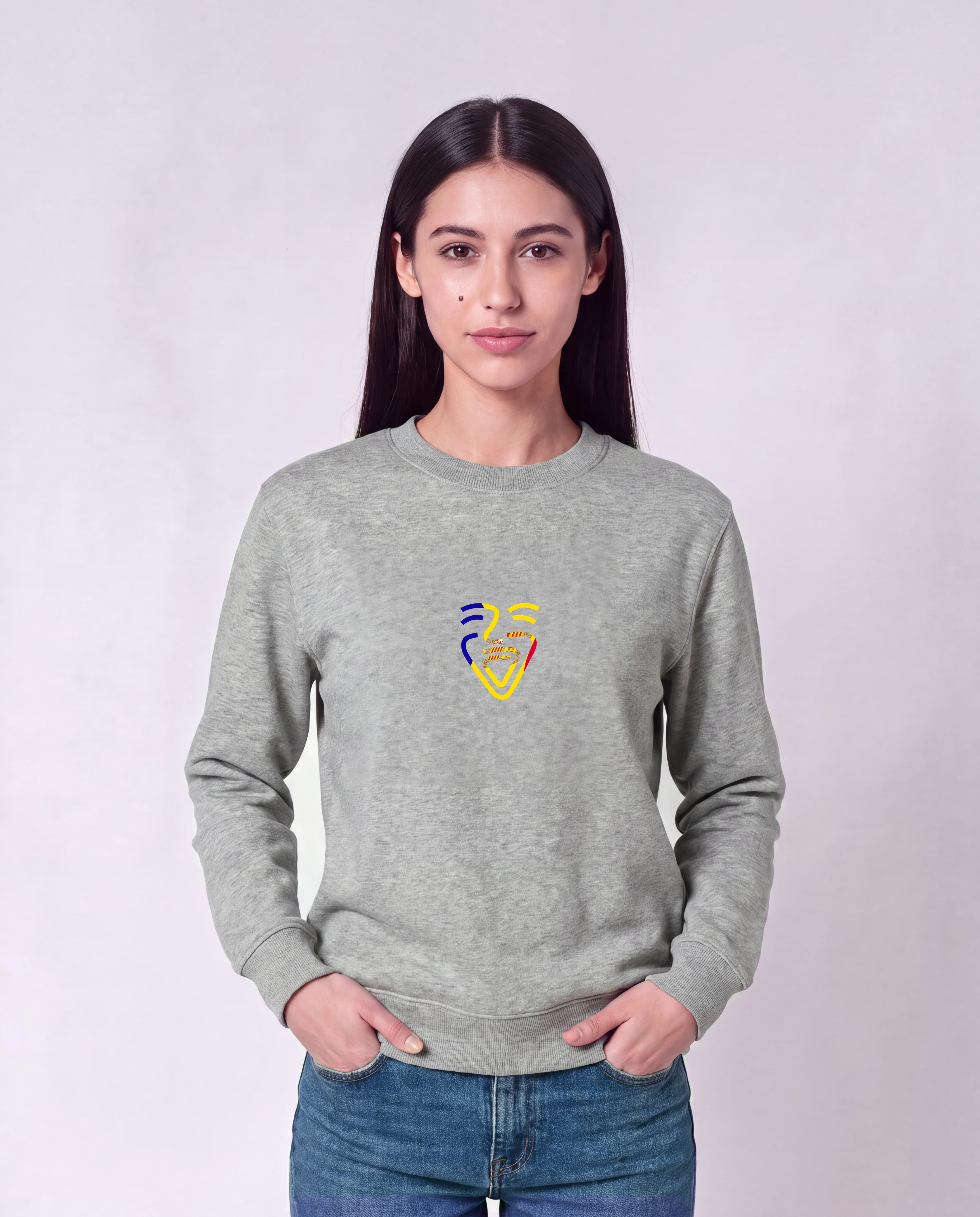 Andorra Sweater in Heather Grey, Model Frau, Hände in den Taschen
