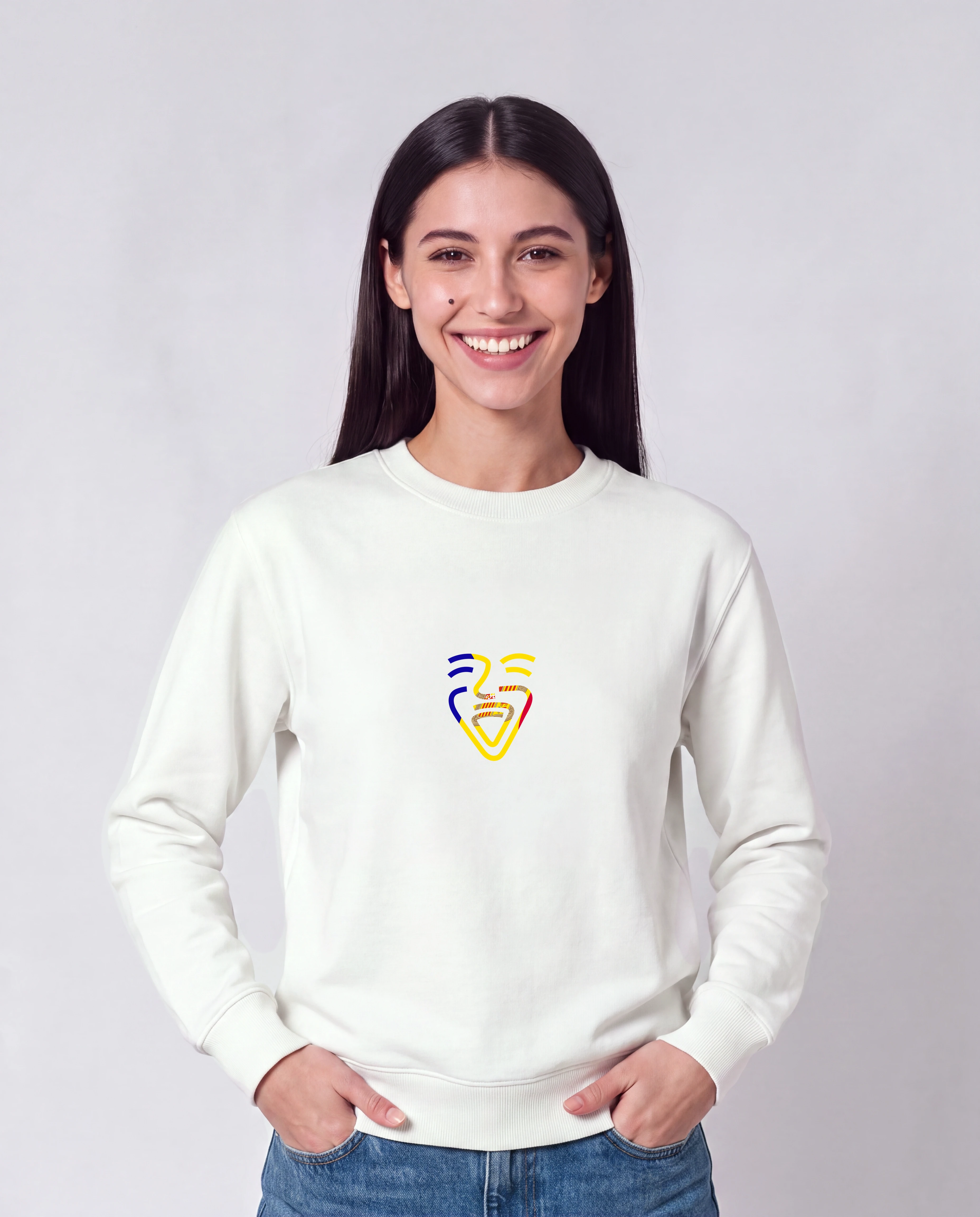 Andorra Sweater in White, Model Frau, Hände in den Taschen