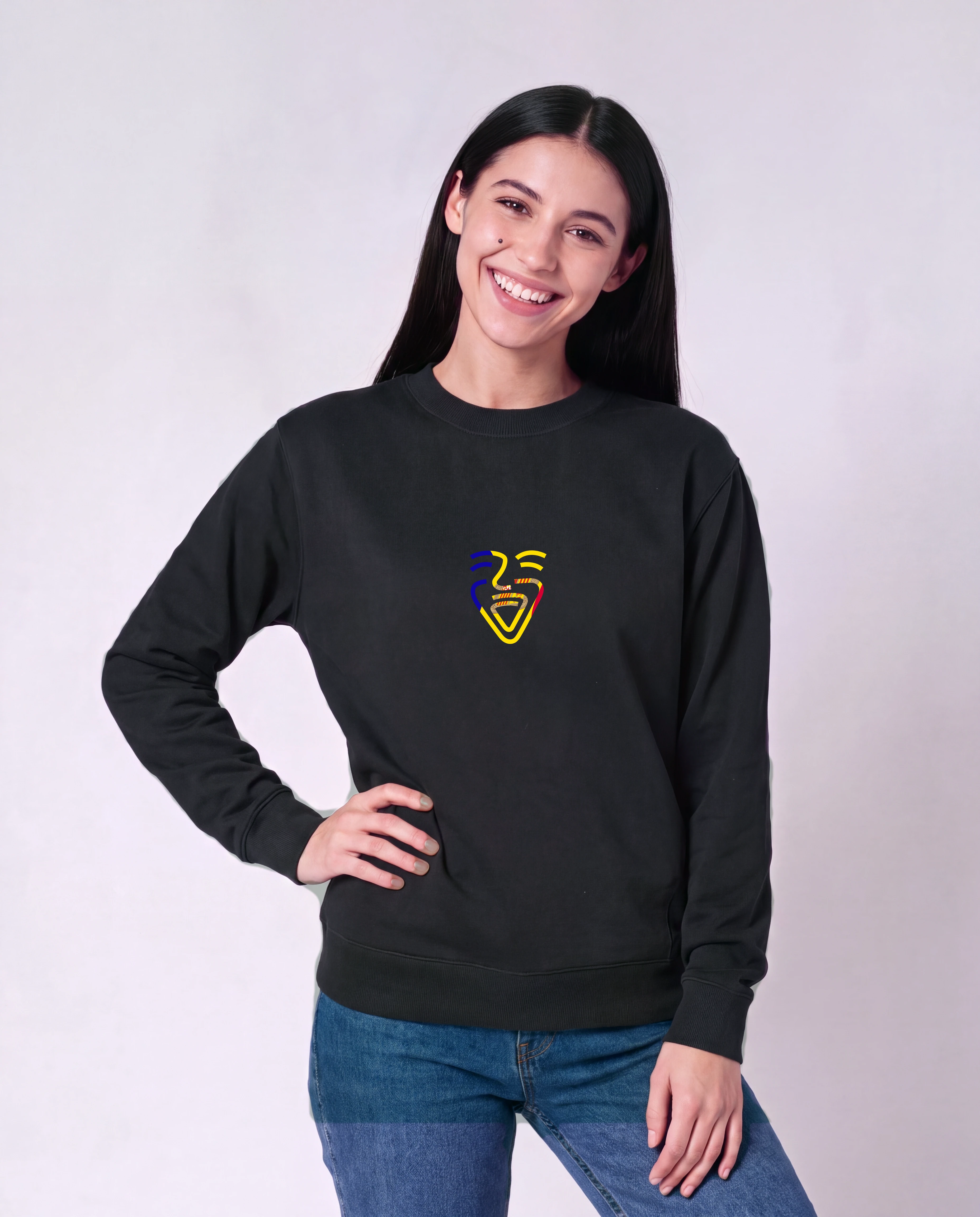 Andorra Sweater in Schwarz, Model Frau, Hand an der Hüfte