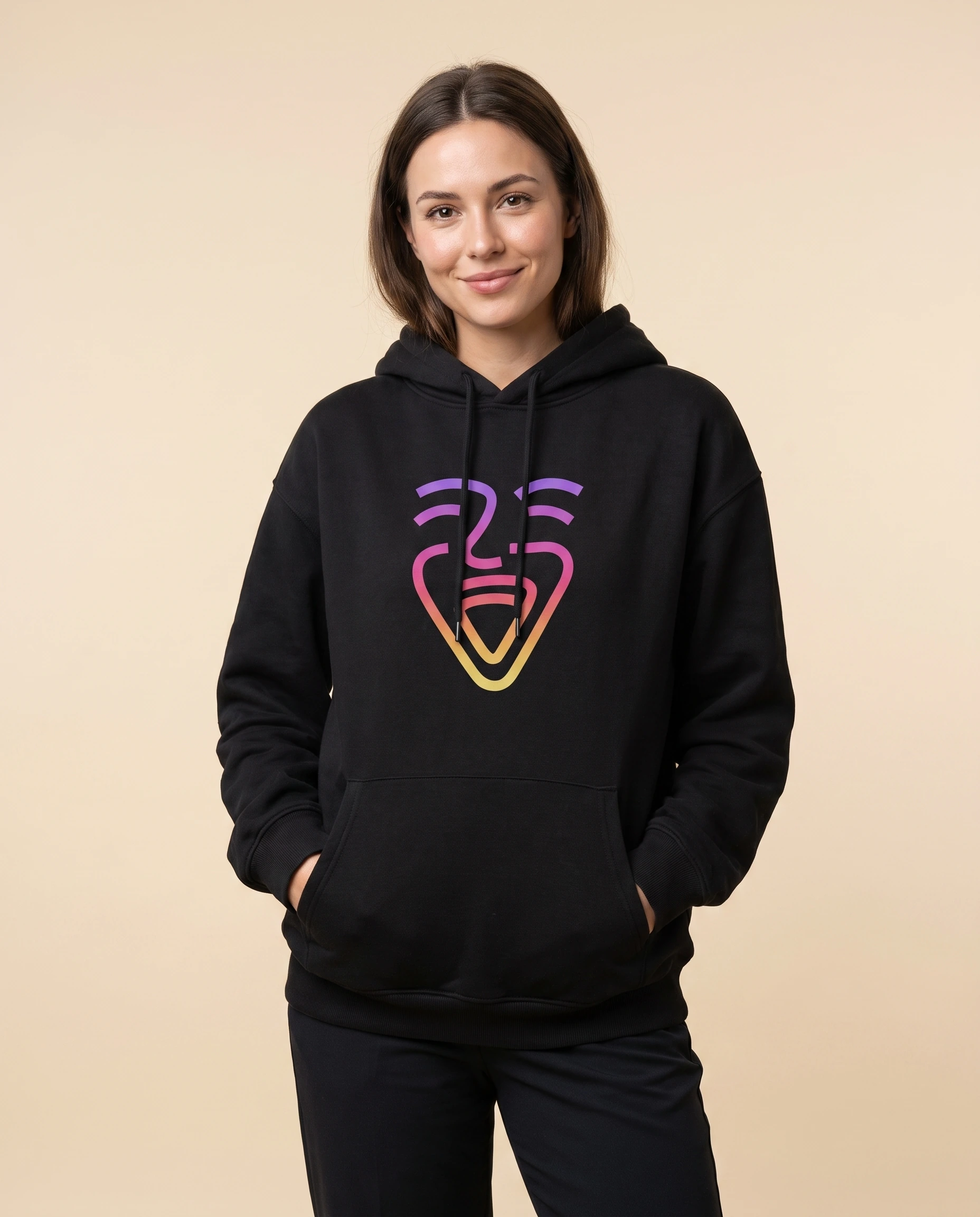 OneFam Logo Hoodie – Model (Frau)